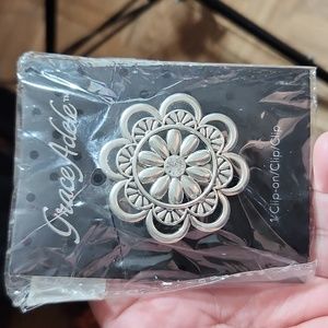GRACE ADELE Marguerite Medallion Silvertone Bag Purse Clip